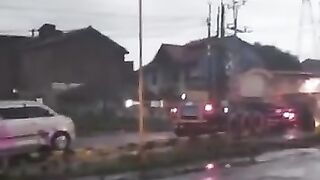 KA Harina Tabrak Truk di Kaligawe Semarang, Truk Terseret Belasan Meter