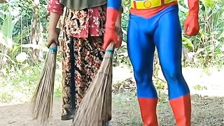 Superman bantuin nyapu