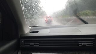 Cuaca Buruk saat membawa mobil