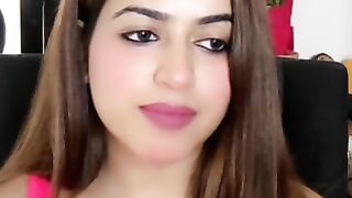 Mujhe dekhni hai Ek Dill Hai To Ek Dill hot girls
