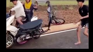 Follow akun ini untuk mengingatkan diri sendiri agar selalu berwaspada dan berhati-hati