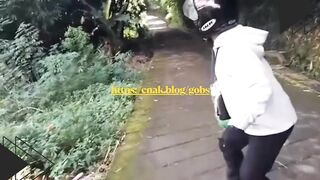 Udah Dibilang Jangan Buang Sampah di Sini Eh Malah Kesurupan Beneran