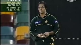 Shoaib Akhtar BRUTAL BOUNCER to Shane Watson 2002 GABBA