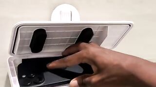 waterproof-phone-holder-with-music-speaker