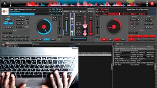 Best Pro Dj Keyboard Scratches Moving Between Cue Point  (Even Snoop Dog Can Not Resist This Dj Scratches)
