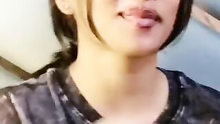 lakh to Jab muskurate Mera Nind Chhod jata hai