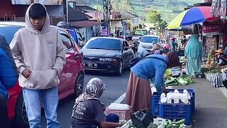 Traditional market Kejajar in Wonosobo