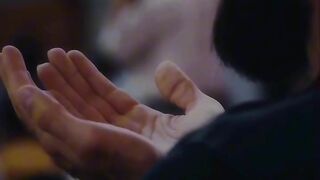 orang yang sibuk bersholawat