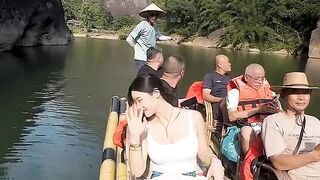 Beautiful chinese girls energetic and smooth performance