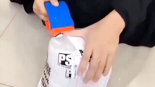 Proses packing paket iPhone