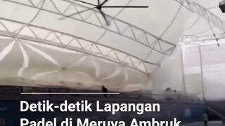 Atap lapangan padel di Meruya ambruk diterjang angin kencang!