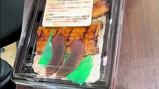 jaapan eats food on train