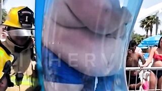 Dia tidak sadar dengan ukurannya