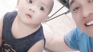 Gemesin banget sih kamu dee, sampe serius begitu nonton nya