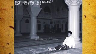 strange incident while sleeping in the mosque