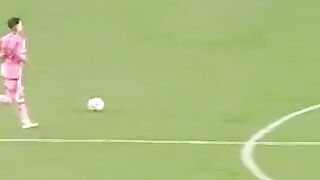 Lionel Messi Incredible Goal