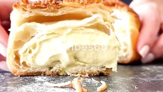 Croissant balls with mango whipped cream