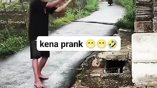 You Cant Watch This Without Laughing!