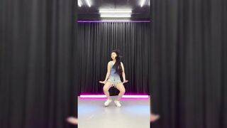 Indian Girl Anshika Pradhan Dance