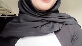 TELEGRAM sampahbecek Janda Ini Sedang Memamerkan Kucing lutih nya di Tiktok