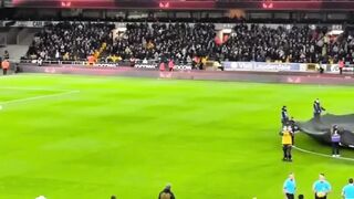 Chelsea ini klub yang agak unik.