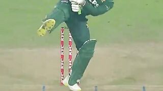 Saim ayub hit unbelievable six
