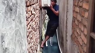 Menikmati suasana