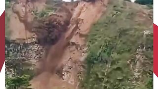 Ngeri! Detik-Detik Longsor di Bukit Sungapan, Soreang Terekam Kamera Warga