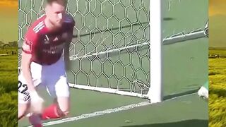 Teman laknat emang paham timing timing nyolong gol