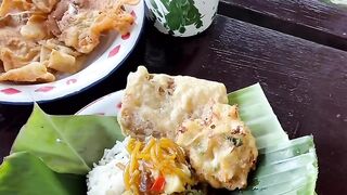 Nasi sayur lauk tempe dan teh manis panas