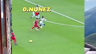 Momen penuh haru dari Diogo Jota  Luis Díaz