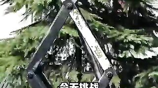 Cewek Ini Hidup di Atas Tempat Tidur Setinggi 10 Meter Selama 24 Jam!