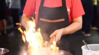 Fiery Seafood Cooking at Night Market!