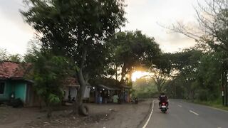 SORE HARI DEKAT PANTAI