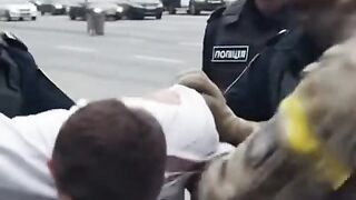 Куме, чули? Кажуть, ТЦК і поліція тепер чесні  нікого не бють і не крадуть!