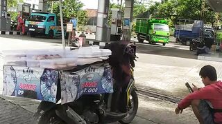 Nungguin temen