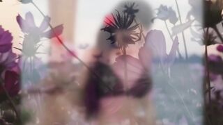 Di atas perahu, angin laut dan cahaya matahari jadi perpaduan sempurna buat hari yang tak terlupakan.