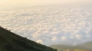 Pemandangan di atas gunung