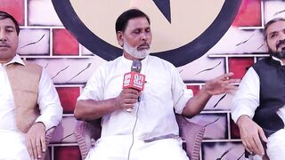 نذیر نذر صاحب بزم قدر دان مشاعرہ میںشرکت کے دوران