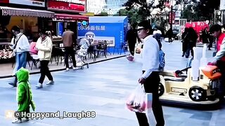 Look how strong this toddler is