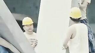 Seorang pria mabuk di beri kekuatan magis oleh pengemis