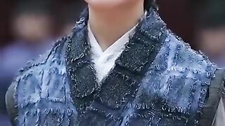 Pedang sakti terjebak di tubuh anak kecil!