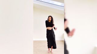 Indian Girl Resham Advani Dance