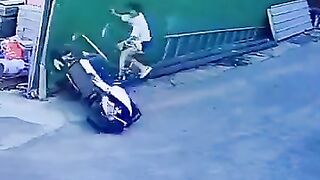 Caught on camera, these people accidentally made mistakes that will make you laugh.