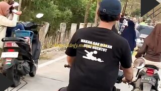 Baju Lucu, Tingkah Lebih Lucu Lagi!