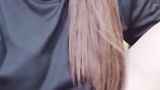 NGGAK SADAR ADA YANG TERBELAH