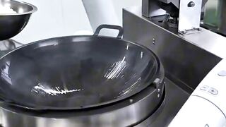 Robot pembuat nasi goreng