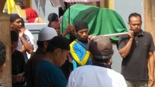 Ziarah ke makam keramat