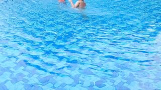 Berenang di Days Hotel Tangerang