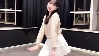 Aura member JKT48 ini memang bikin pria jatuh cinta